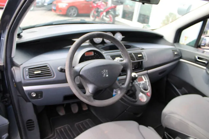 Peugeot 807