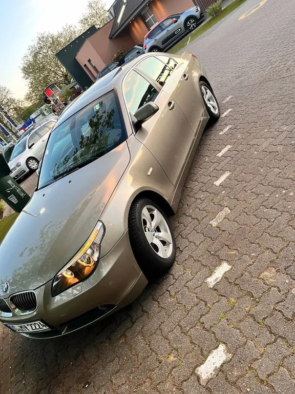 BMW 523
