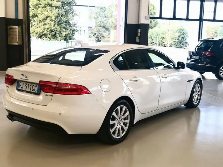 Jaguar XE