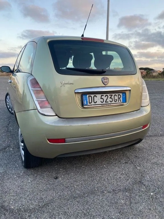 Lancia Ypsilon
