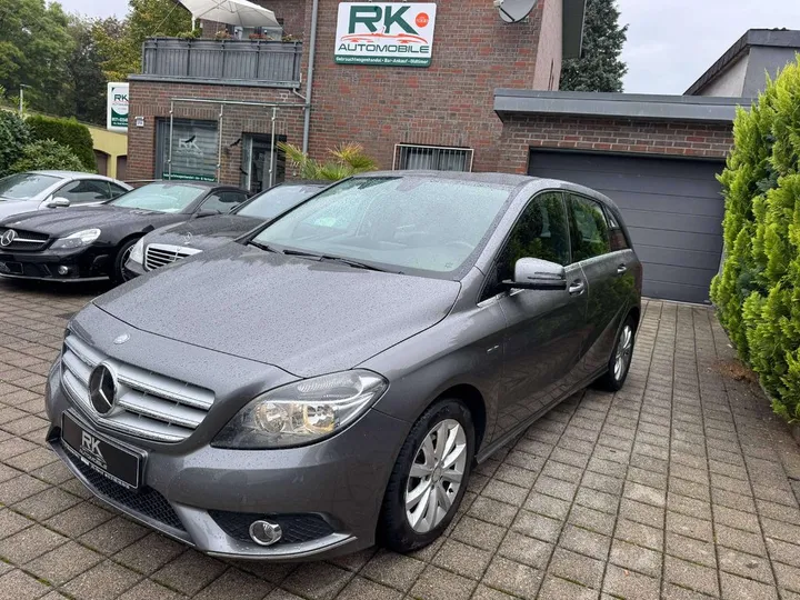 Mercedes-Benz B 180
