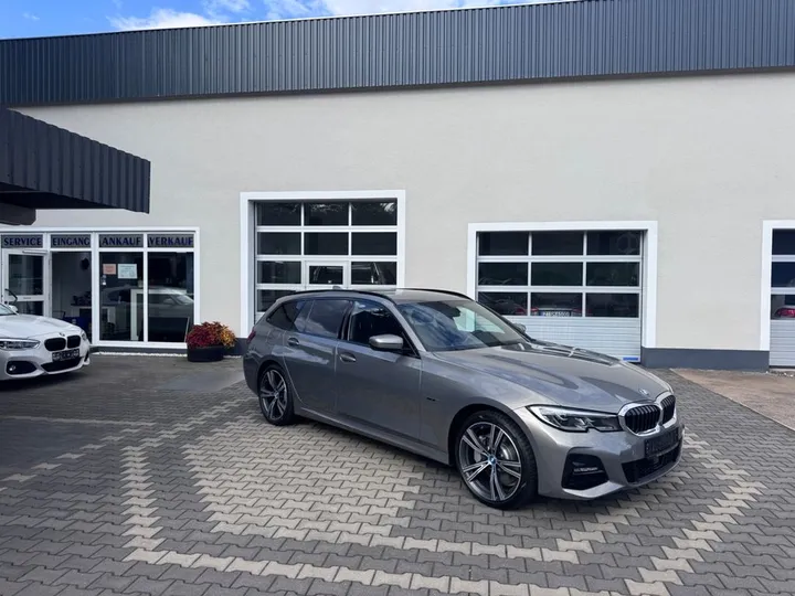 BMW 330