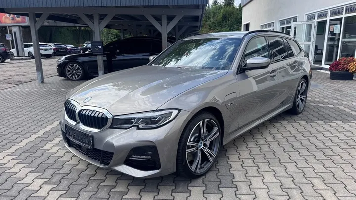 BMW 330