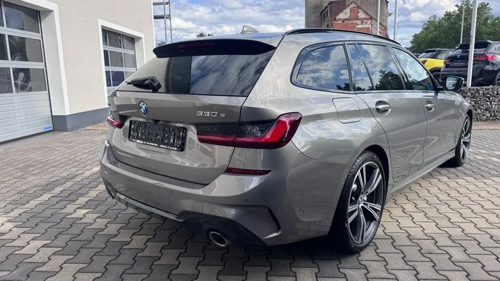 BMW 330