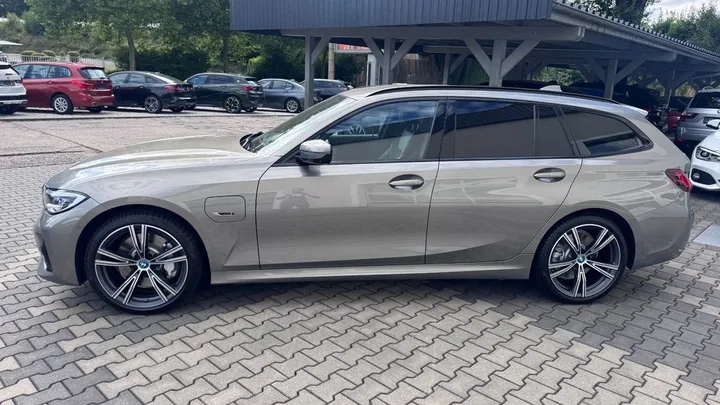 BMW 330