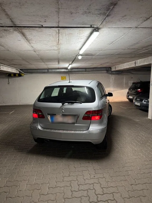 Mercedes-Benz B 180