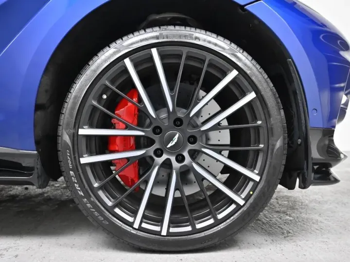 Astonmartin DBX