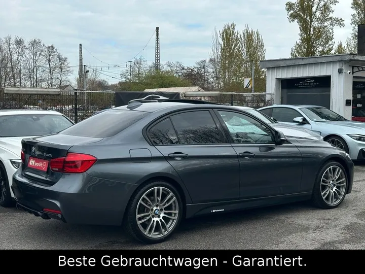 BMW 330