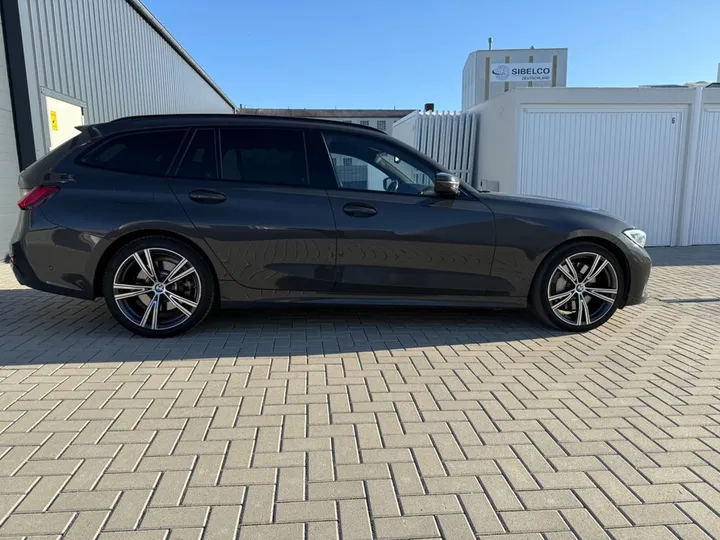 BMW 330