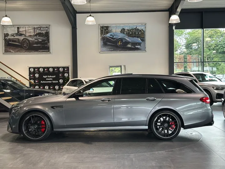 Mercedes-Benz E 63 AMG