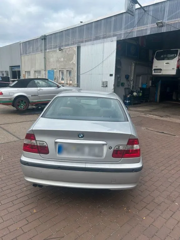 BMW 320