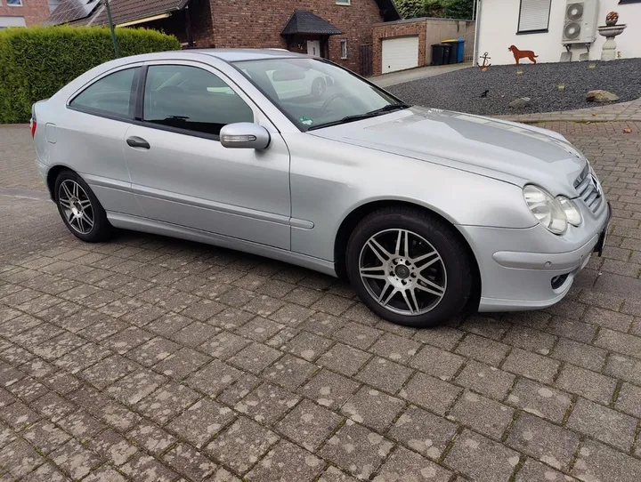 Mercedes-Benz C 220
