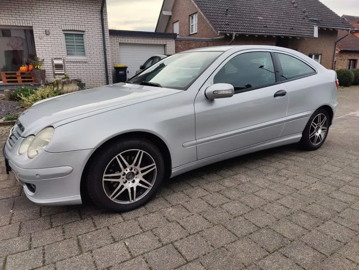 Mercedes-Benz C 220