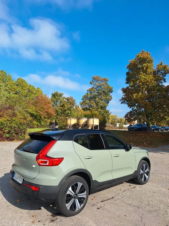 Volvo EX40