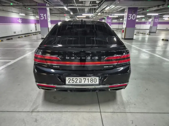 Genesis G90