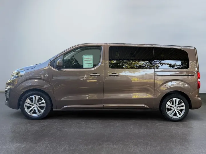 Peugeot Traveller