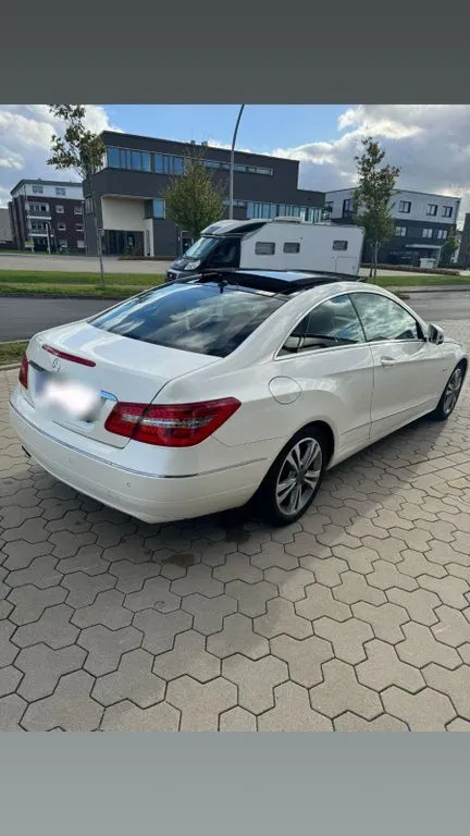 Mercedes-Benz E 200