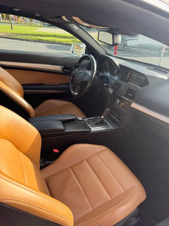 Mercedes-Benz E 200