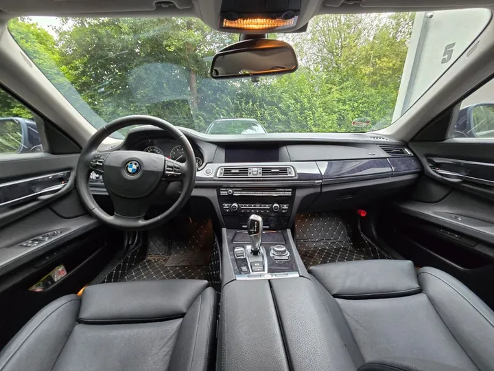 BMW 750