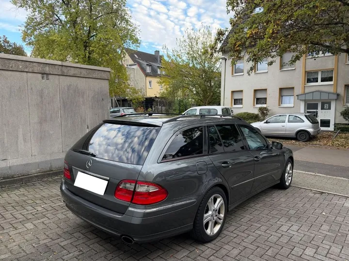 Mercedes-Benz E 320