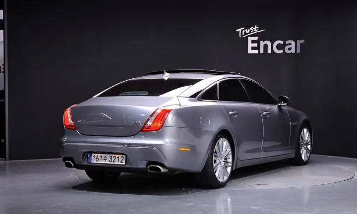 Jaguar XJ