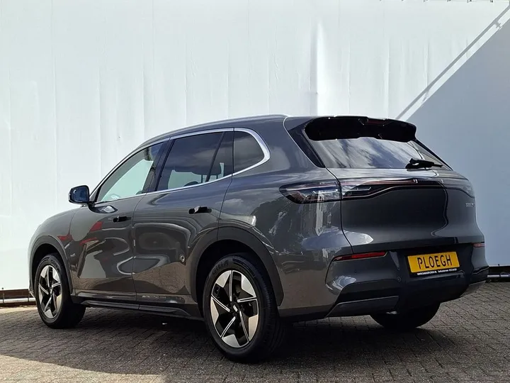 Geely E5