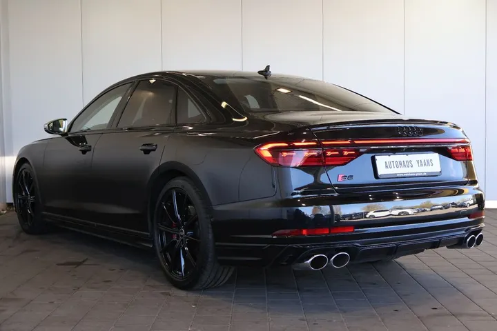 Audi S8