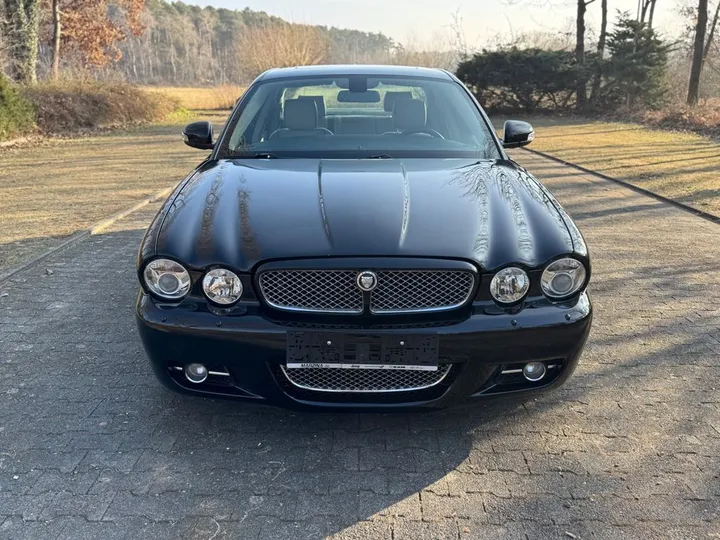 Jaguar XJ8