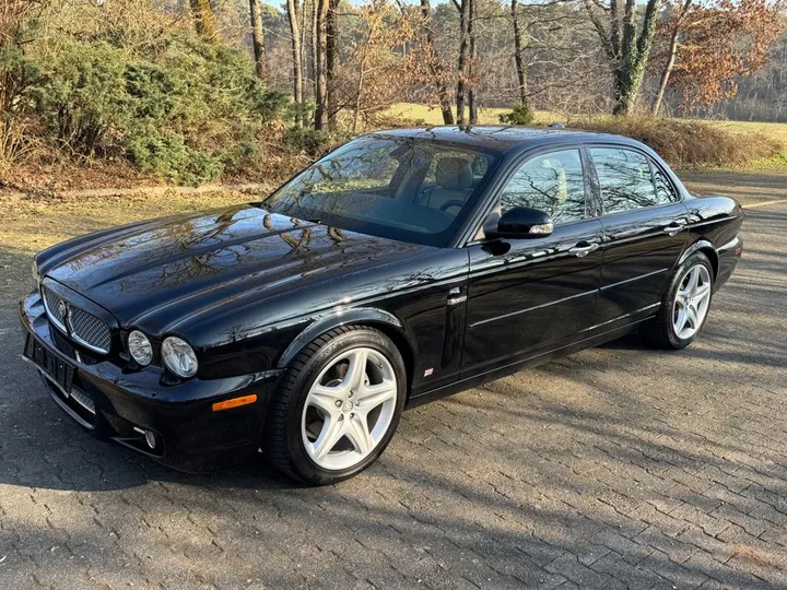Jaguar XJ8