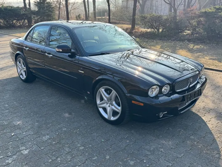 Jaguar XJ8