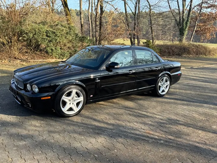 Jaguar XJ8