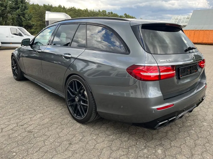 Mercedes-Benz E 63 AMG