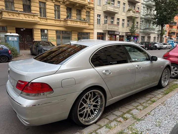 BMW 745
