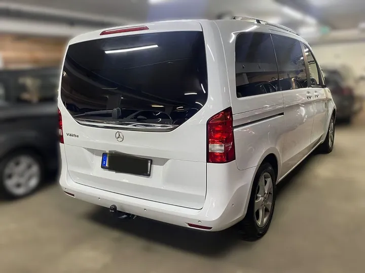 Mercedes-Benz V 220
