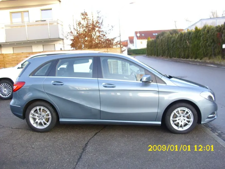 Mercedes-Benz B 200