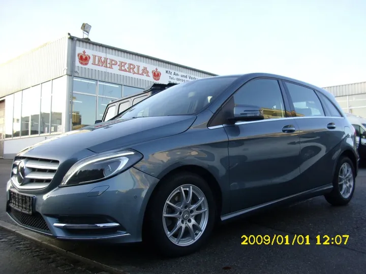 Mercedes-Benz B 200