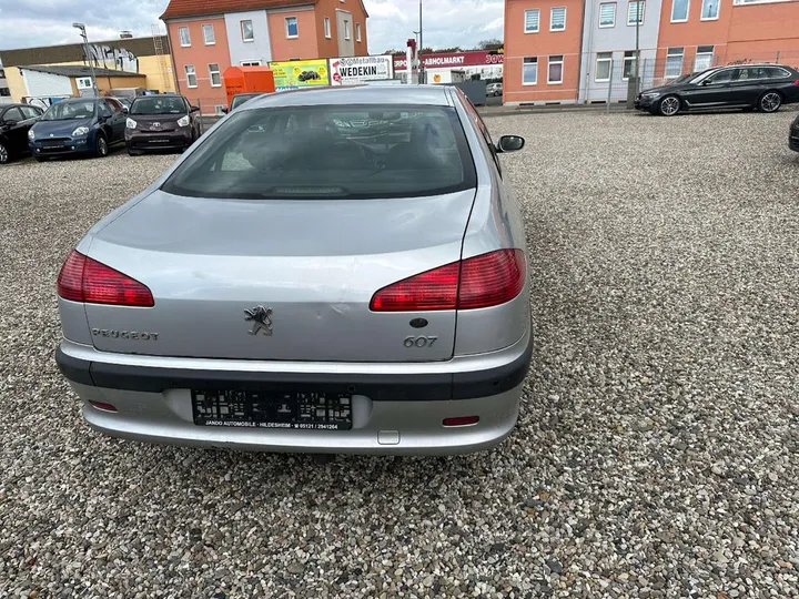 Peugeot 607