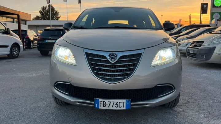Lancia Ypsilon
