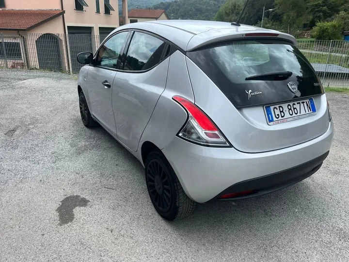 Lancia Ypsilon