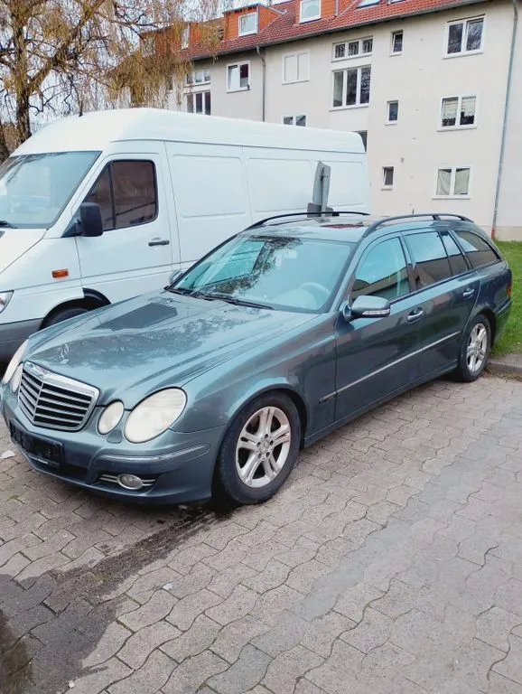 Mercedes-Benz E 220