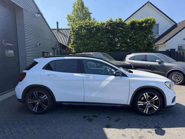 Mercedes-Benz GLA 220