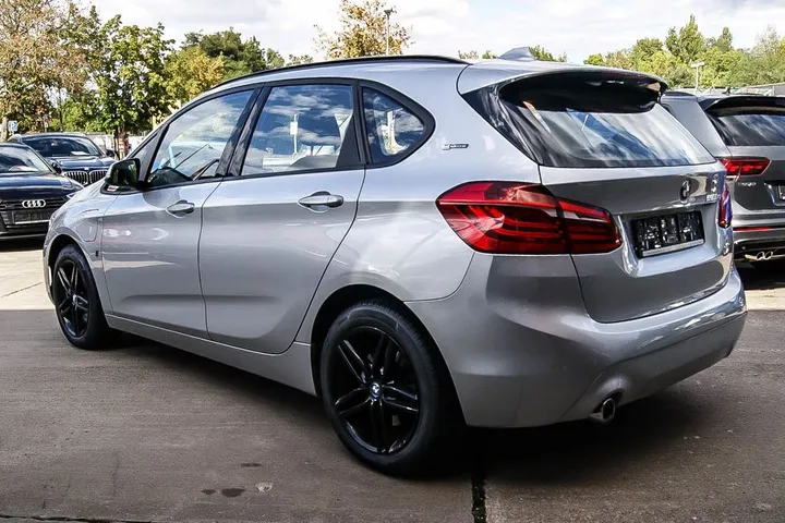 BMW 225