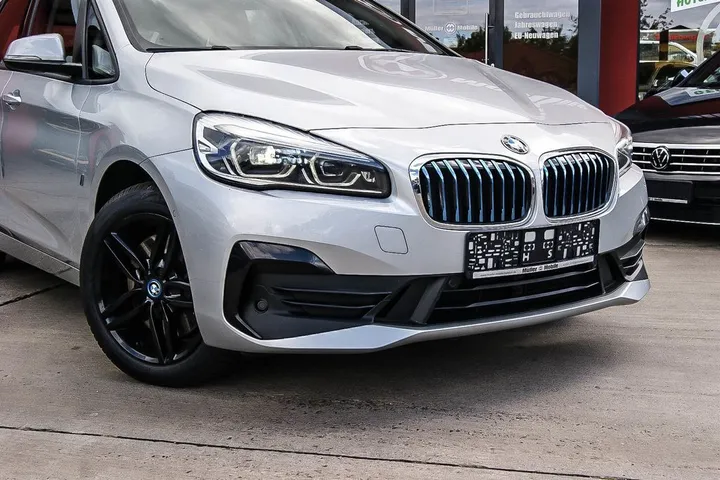 BMW 225