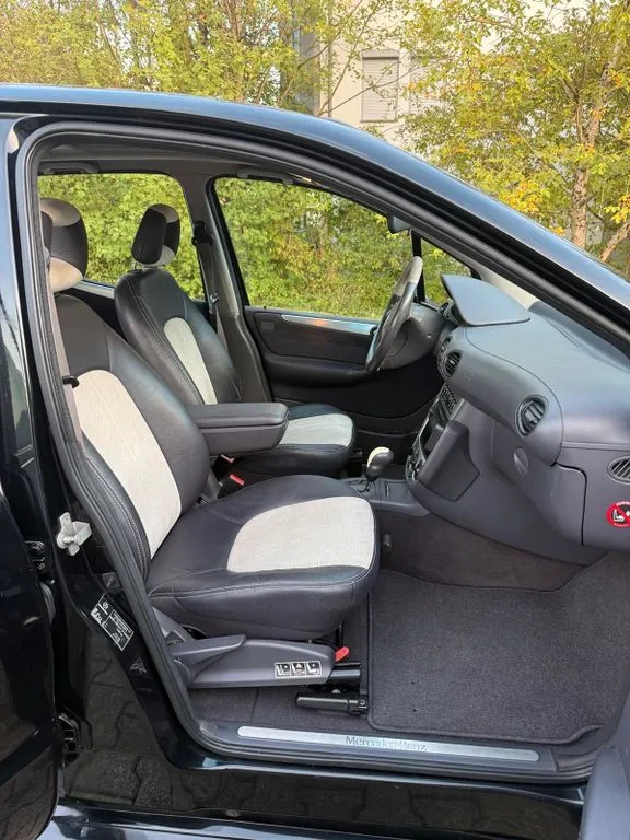 Mercedes-Benz A 210