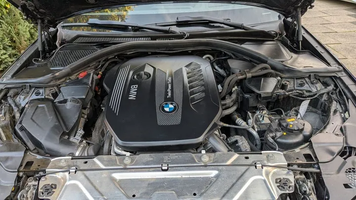 BMW 330