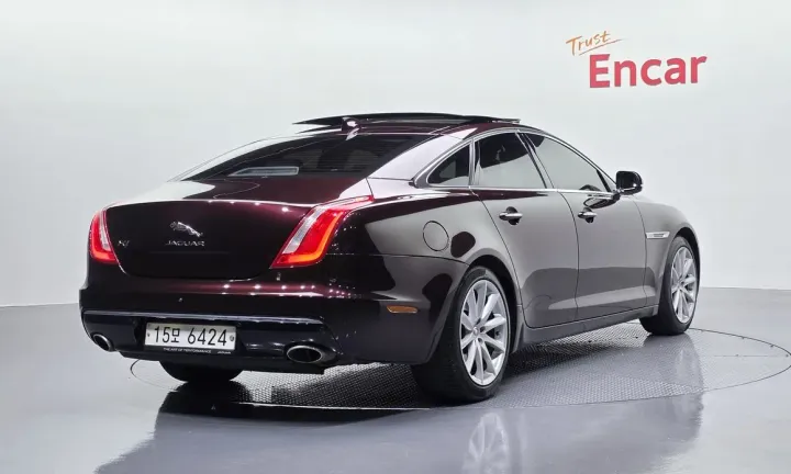 Jaguar XJ