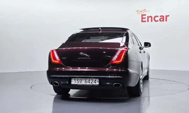 Jaguar XJ