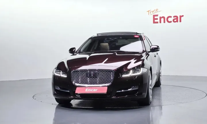 Jaguar XJ