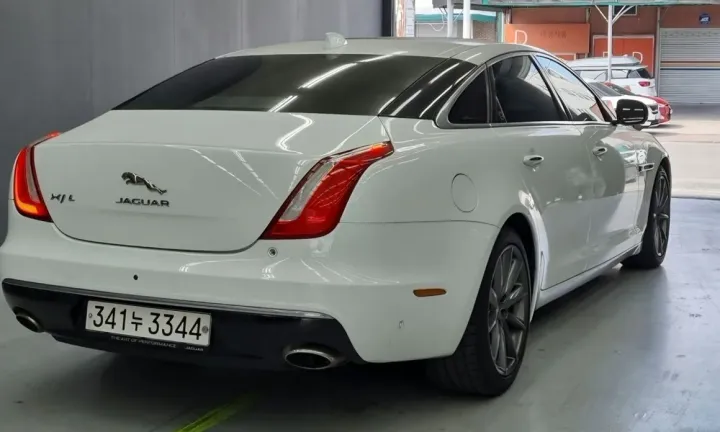 Jaguar XJ
