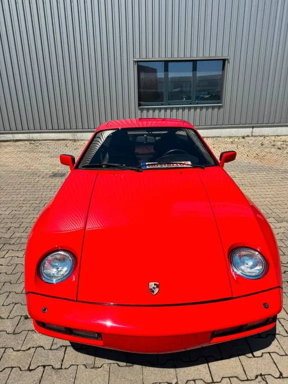 Porsche 928